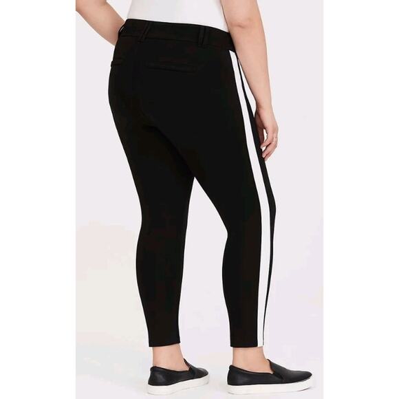 Torrid Black White Tuxedo Stripe Stretch Pull On Pant Size 2X NEW Ponte Cropped - Picture 3 of 13